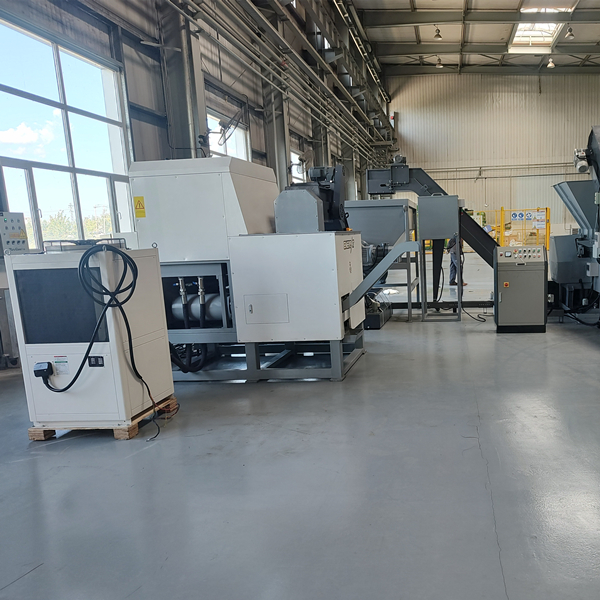 ZC軌道交通車輛有限公司與恩派特定制雙出餅鋁屑壓餅機案例